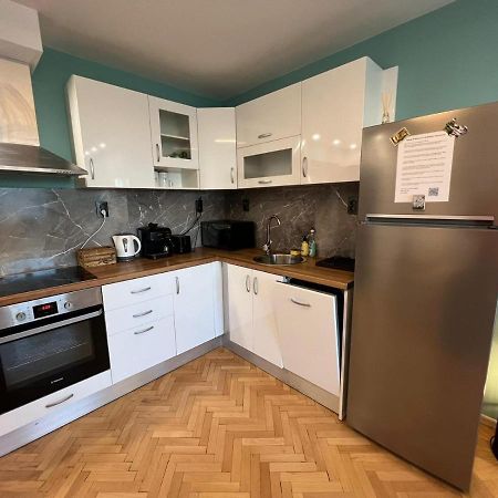 Al Malina 3Bdr Family Apt With Parking Space Near Airport And Iec Sofie Exteriér fotografie